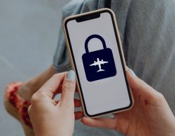 Zabezpieczanie telefonu przed podróżą.
